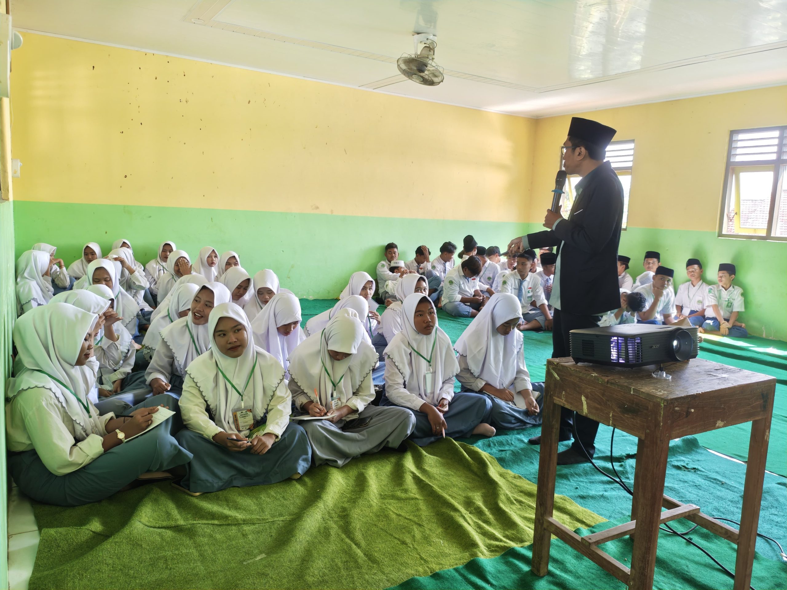 Pemberian Materi (Dok. Pribadi)
